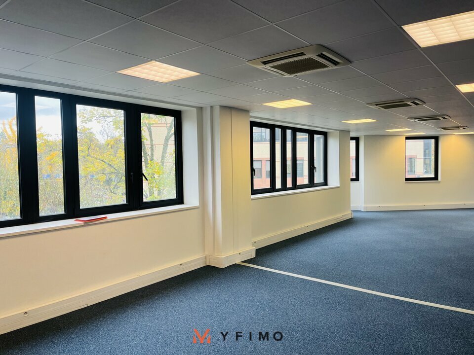Bureaux MONTIGNY-LE-BRETONNEUX - photo 4