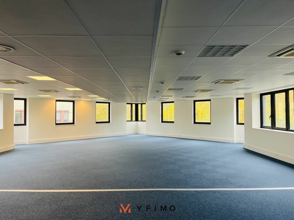 Bureaux MONTIGNY-LE-BRETONNEUX - photo 2
