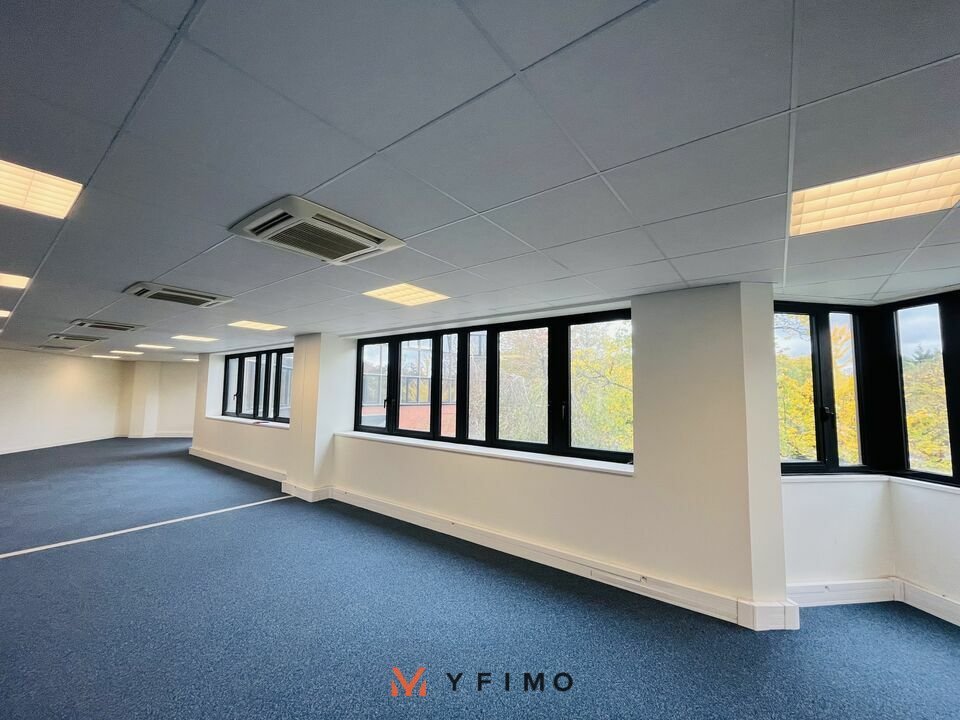 Bureaux MONTIGNY-LE-BRETONNEUX - photo 3