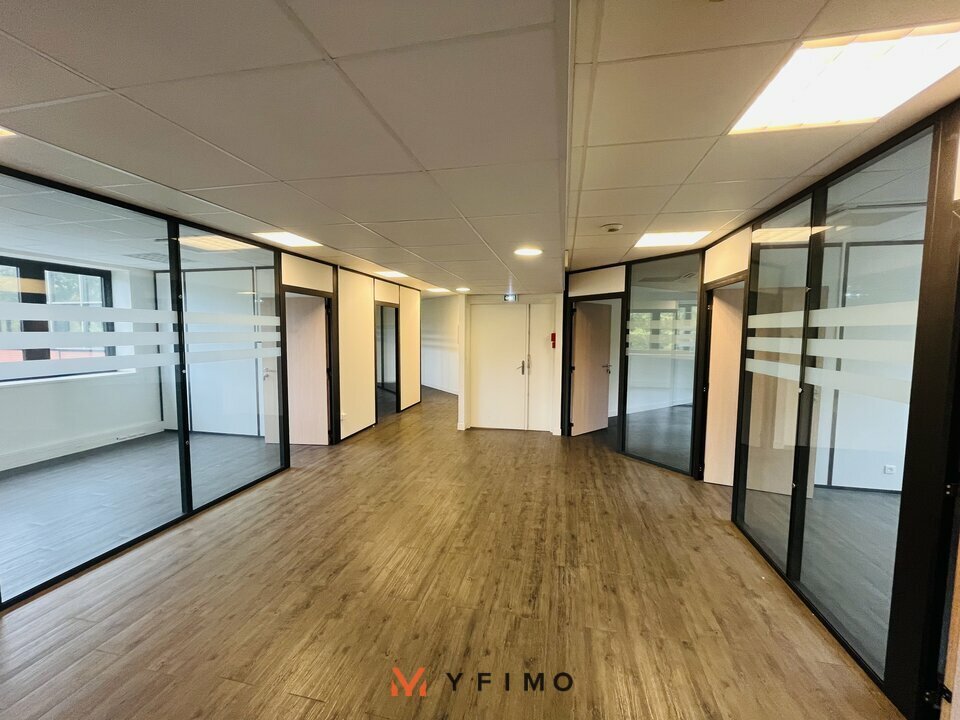 Bureaux MONTIGNY-LE-BRETONNEUX - photo 2