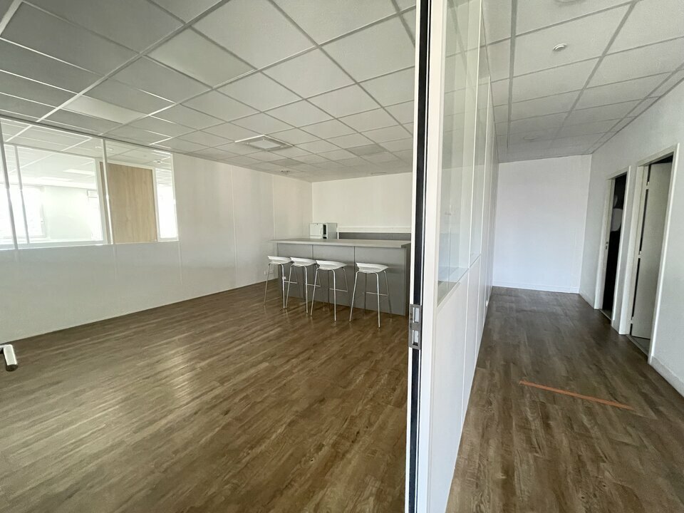 Bureaux AUBERGENVILLE - photo 8