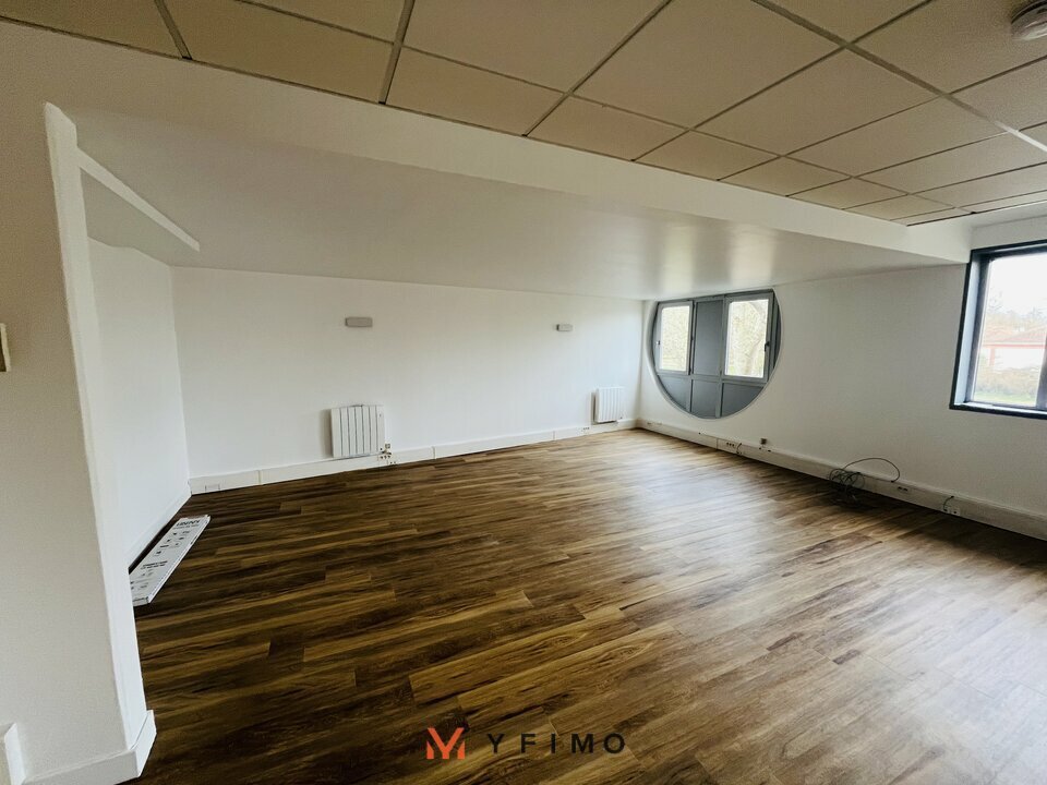 Bureaux VOISINS-LE-BRETONNEUX - photo 2