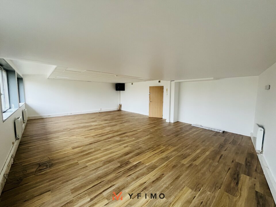Bureaux VOISINS-LE-BRETONNEUX - photo 3