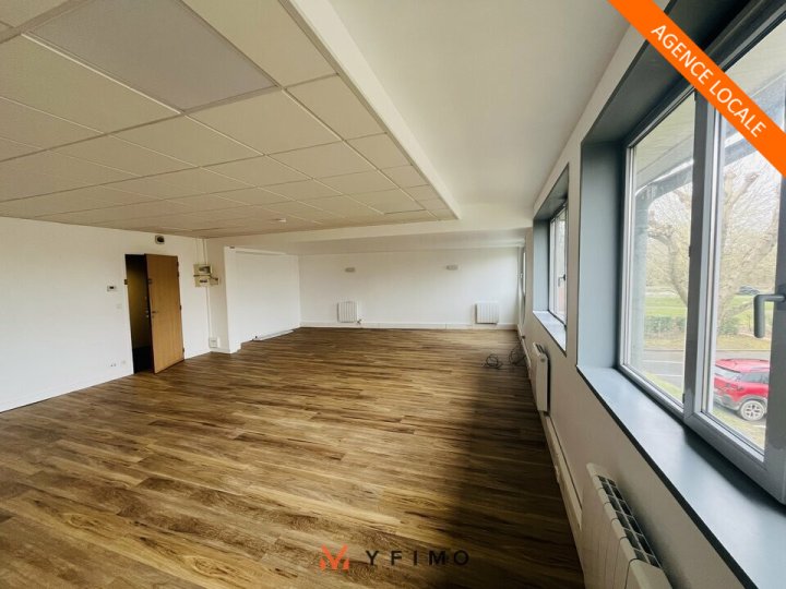 Bureaux VOISINS-LE-BRETONNEUX