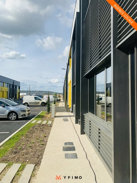 Photo 1 – location entrepôts et locaux d'activité POISSY (78300)