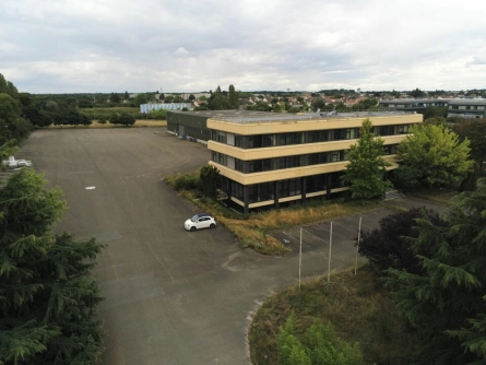 Photo 1 – vente entrepôts et locaux d'activité RAMBOUILLET (78120)