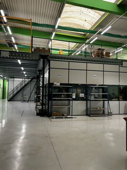Photo 1 – vente entrepôts et locaux d'activité CHANTELOUP LES VIGNES (78570)
