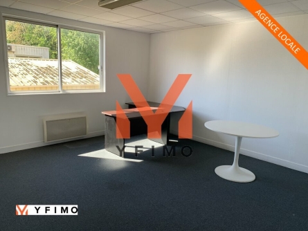 Photo 1 – location entrepôts et locaux d'activité ECQUEVILLY (78920)