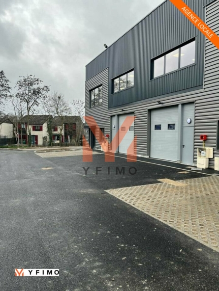 Photo 1 – location entrepôts et locaux d'activité AUBERGENVILLE (78410)