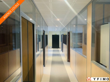 Photo 1 – location bureaux CHANTELOUP LES VIGNES (78570)