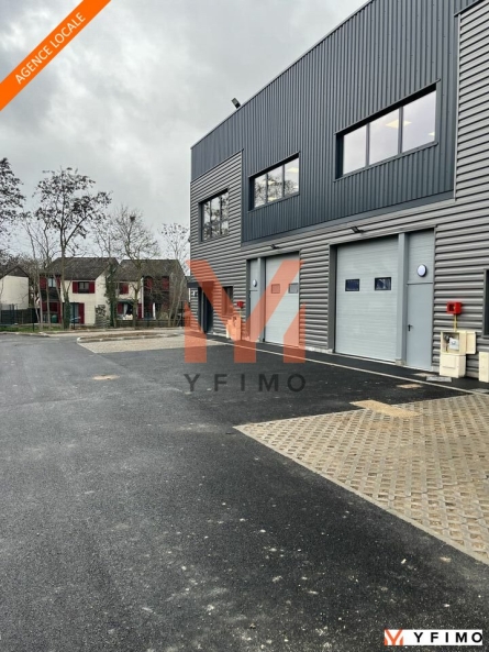 Photo 1 – location entrepôts et locaux d'activité AUBERGENVILLE (78410)