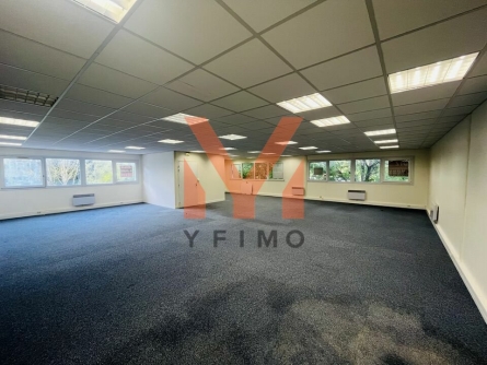 Photo 1 – location bureaux TRAPPES (78190)