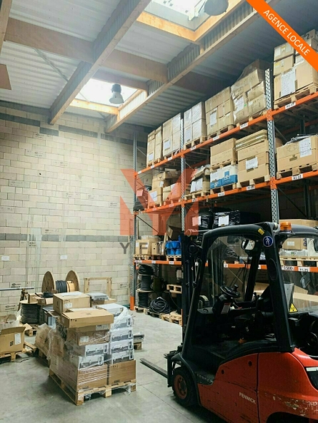 Photo 1 – location entrepôts et locaux d'activité MORAINVILLIERS (78630)