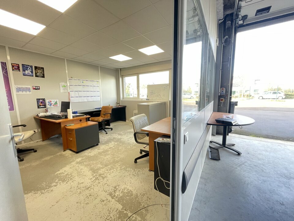 LOCATION ENTREPÔTS ET LOCAUX D'ACTIVITÉ AUBERGENVILLE (78410) | 78_0940 | photo 2