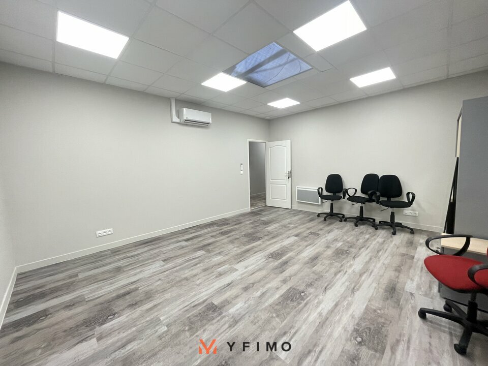 LOCATION ENTREPÔTS ET LOCAUX D'ACTIVITÉ LES MUREAUX (78130) | 78_1372 | photo 3